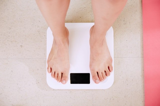 Comprendre et gérer les effets psychologiques du contrôle du poids