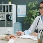 Gastro-entérologue : qui est-il et dans quels cas le consulter ?
