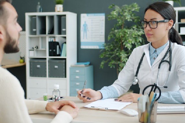 Gastro-entérologue : qui est-il et dans quels cas le consulter ?